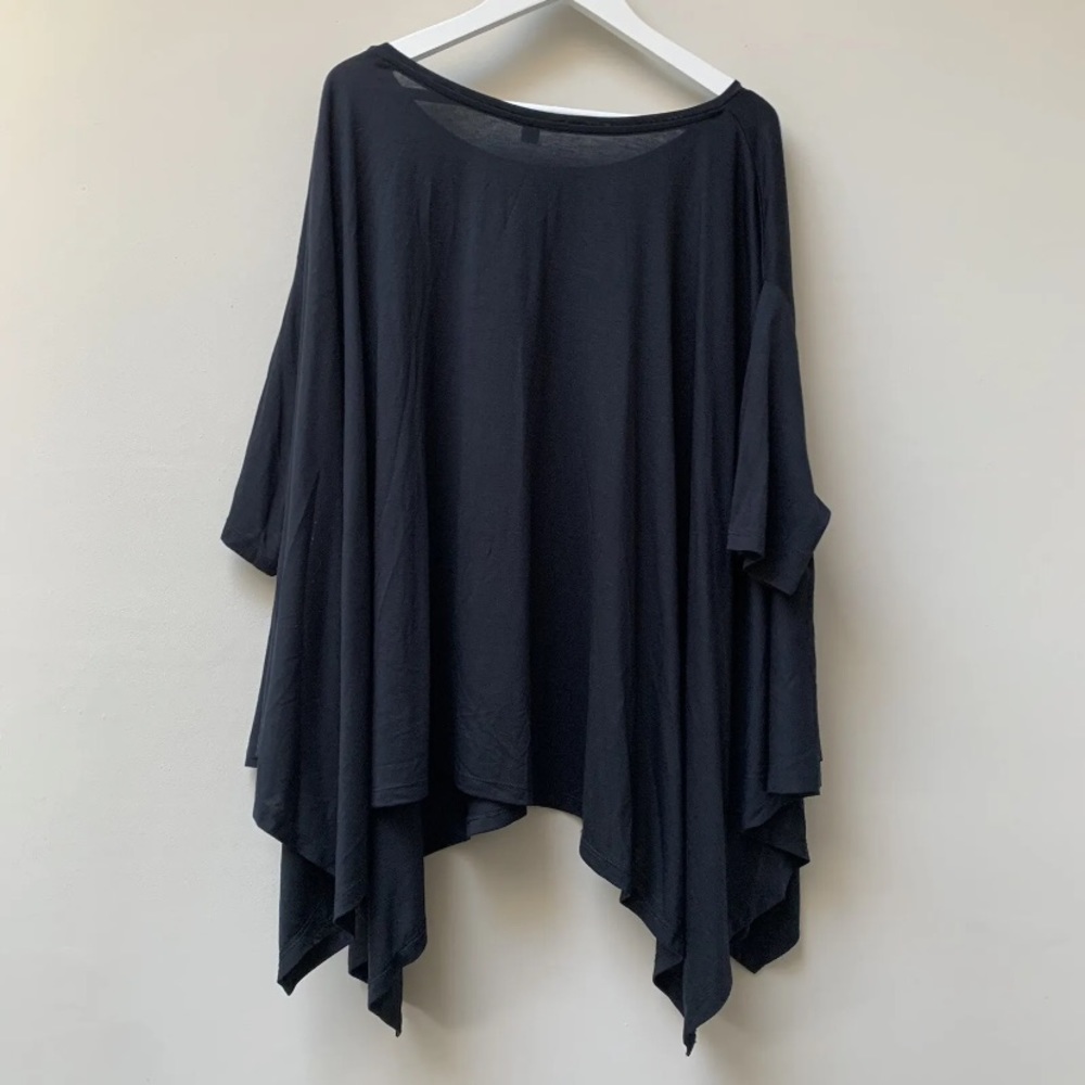 COS Black Jersey Top 
Medium
Boxy / Oversized
Asymmetrical hem - Picture 11 of 11